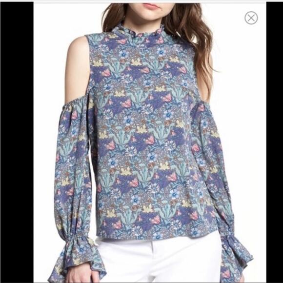 Anthropologie Tops - NWT Anthropologie Boho Cold Shoulder Flutter Sleeve Ruffle Neck Floral Blouse XS